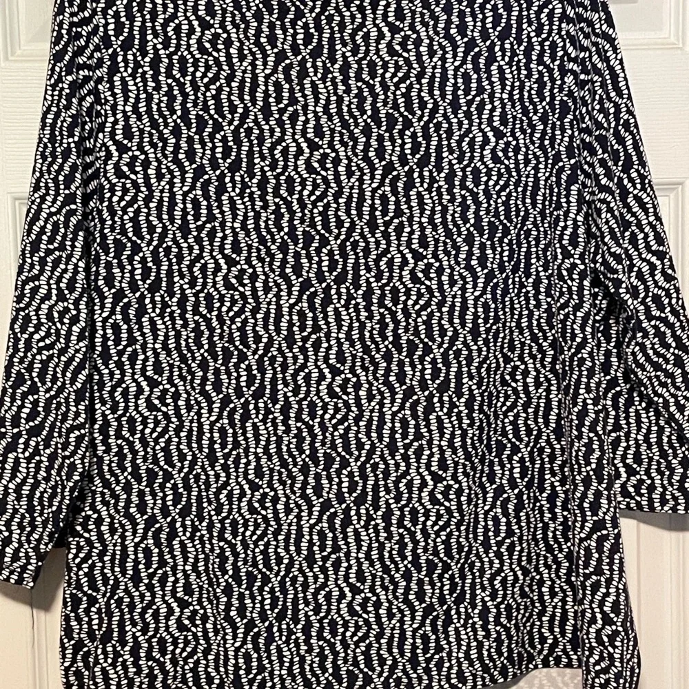 Top - Picture 2 of 5